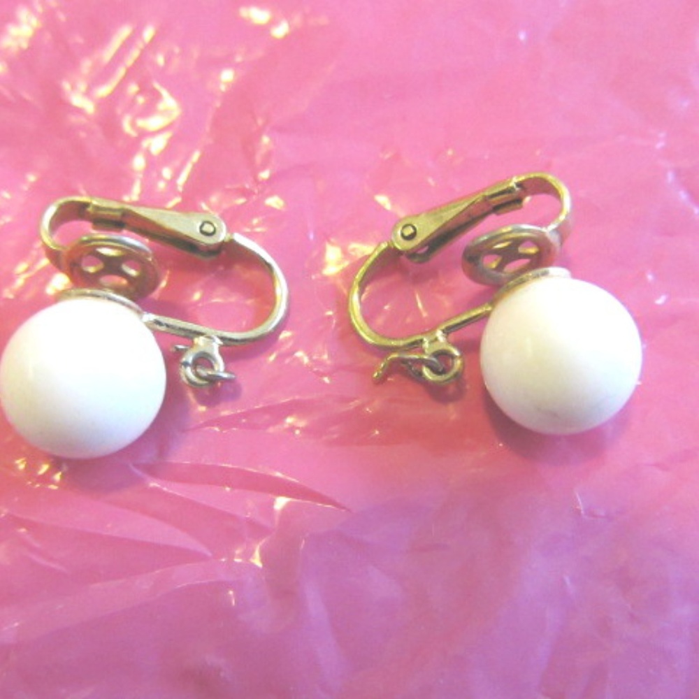 VTG 1980'S Ladie's TRIFARI Fashion Clip Earrings